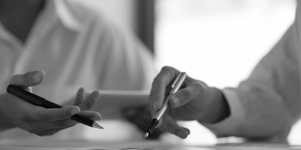 Derecho Inmobiliario / Abogados Inmobiliarios Cornellà del Terri · Redacción y Revisión de Contratos de Compraventa de Inmuebles
